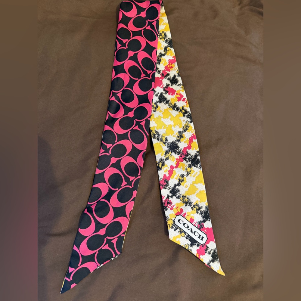 Coach reversible scarf-Willy 100% silk